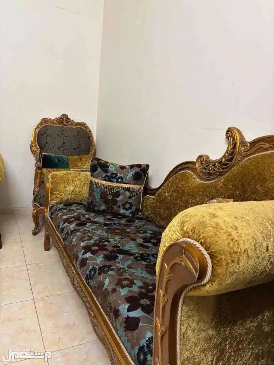 كنب ممتاز سبب البيع , بنقل بيت اصغر .  في جدة بسعر 600 ريال سعودي