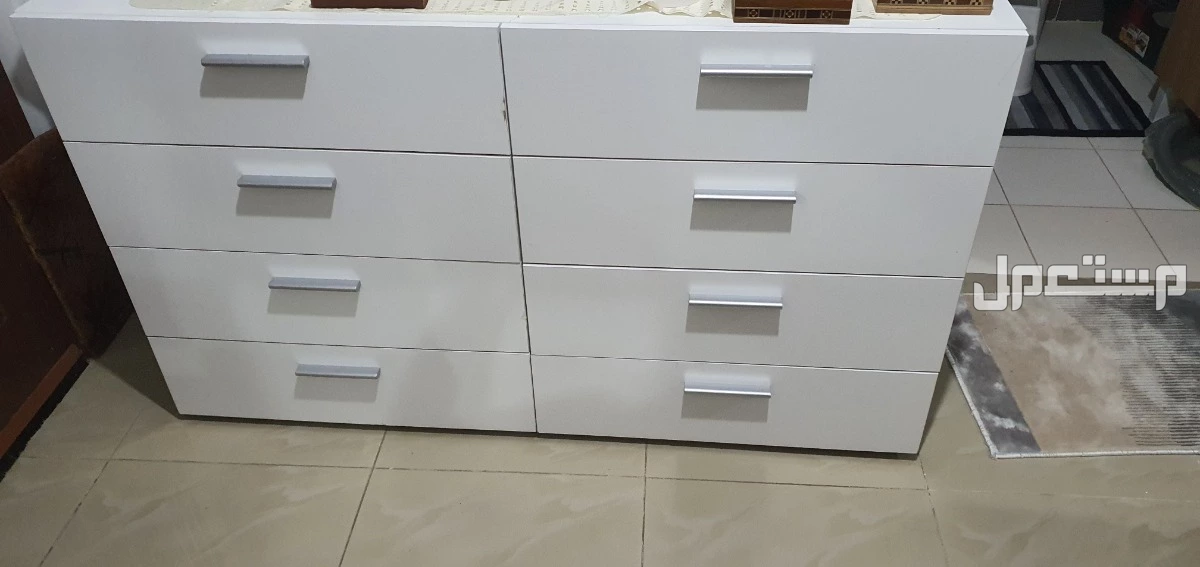 سرير طفل بحالة جيده وكنب عدد 2 بحالة جيده جدا وطاولة مطبخ مع كرسين عاليين  بحالة ممتازة  ومنظم دروج وطاولة تلفاز في الرياض السليمانية بسعر 1500 ريال سعودي