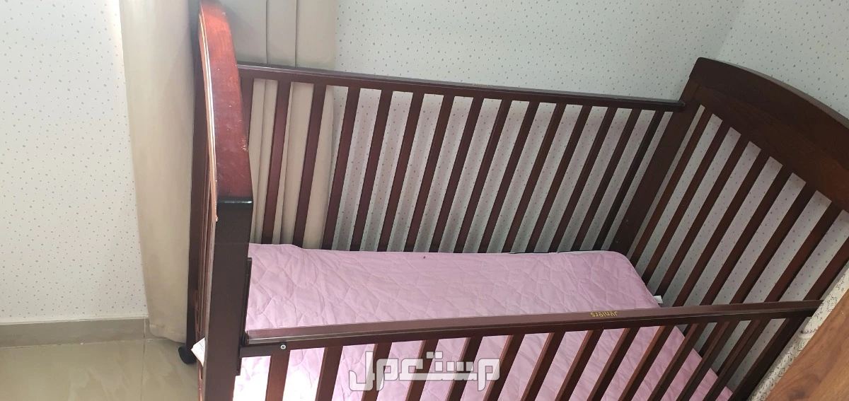 سرير طفل بحالة جيده وكنب عدد 2 بحالة جيده جدا وطاولة مطبخ مع كرسين عاليين  بحالة ممتازة  ومنظم دروج وطاولة تلفاز في الرياض السليمانية بسعر 1500 ريال سعودي