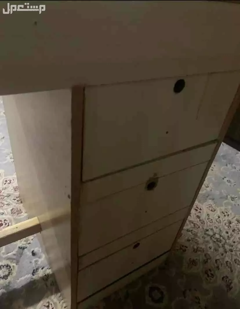 للبيع مكتبه ممتازه نوعما جيده 100﷼