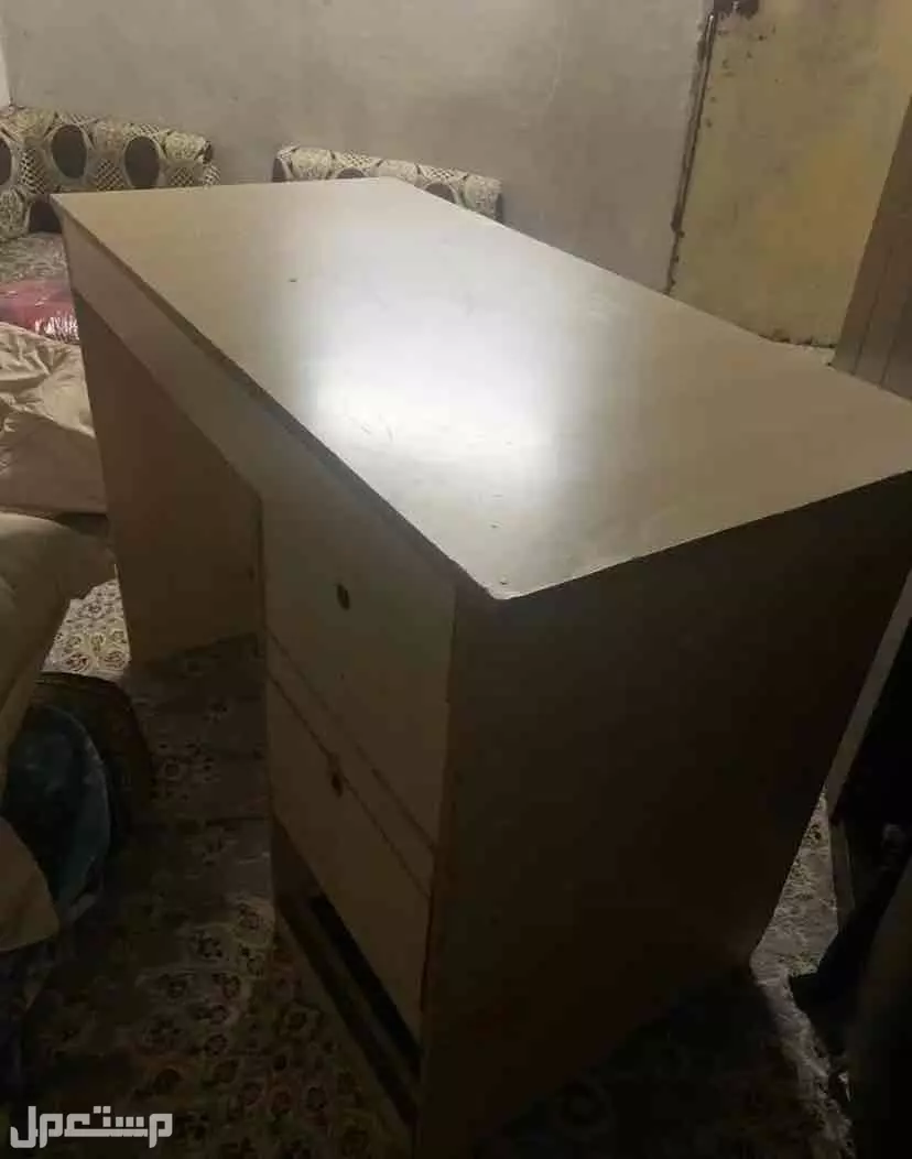 للبيع مكتبه ممتازه نوعما جيده 100﷼