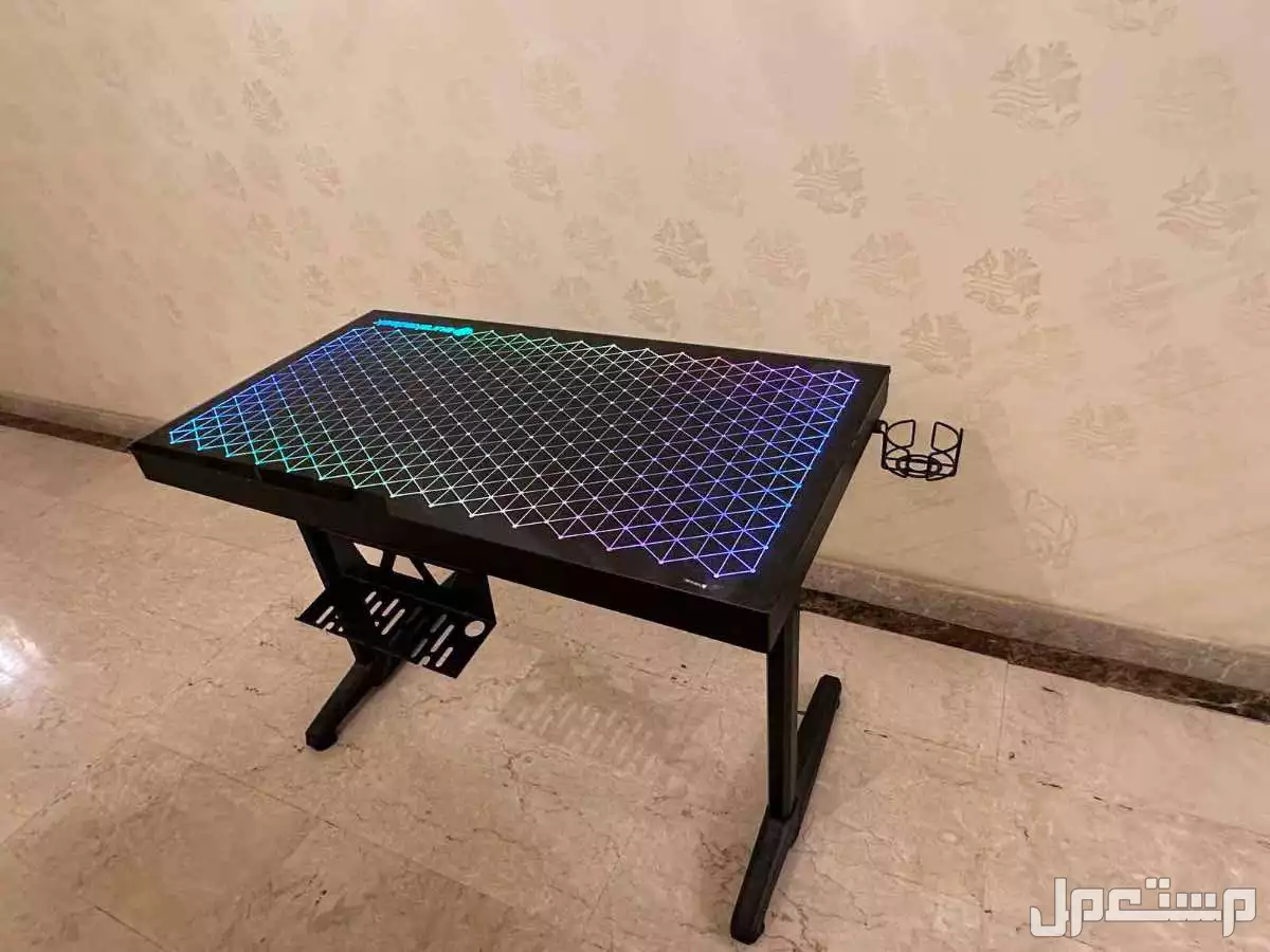 طاوله و كرسي قيمينق  للبيع في المدينة المنورة