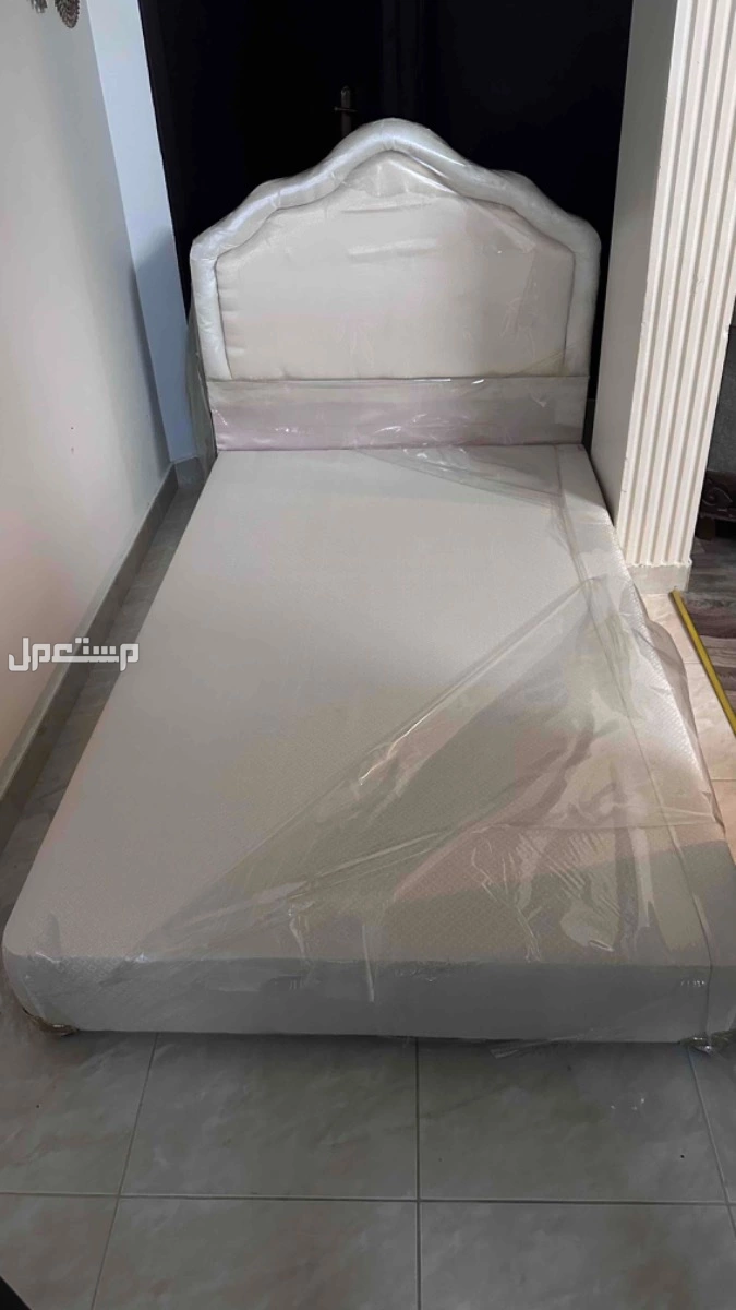 سرير للبيع القصيم بريدة  بسعر800ريال لعدم الحاجة له