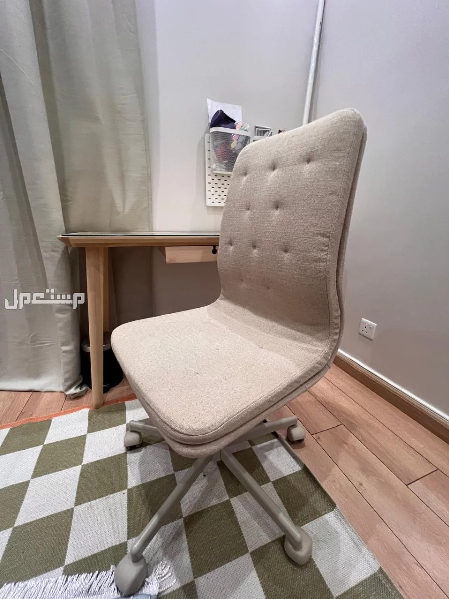 كرسي مكتبي  من ايكيا  في جدة بسعر 750 ريال سعودي بحالة ممتازه و جديده