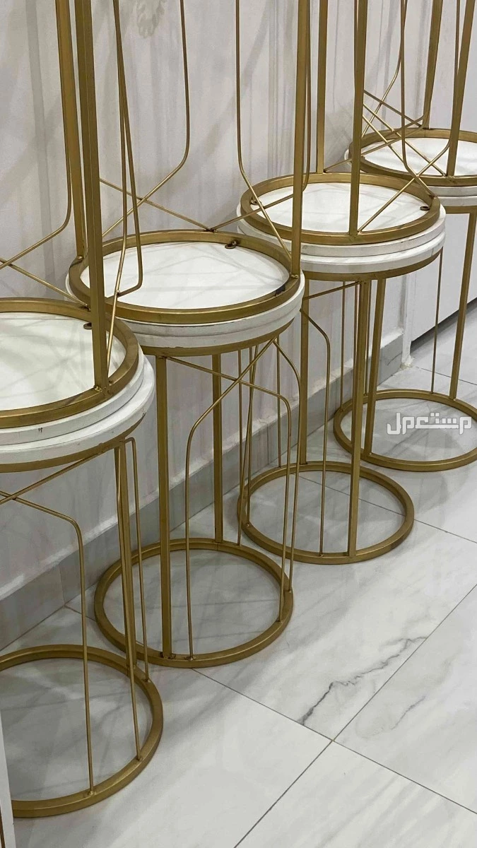للبيع طاولات تقديم  كبيره  الحاله نظيف جددد