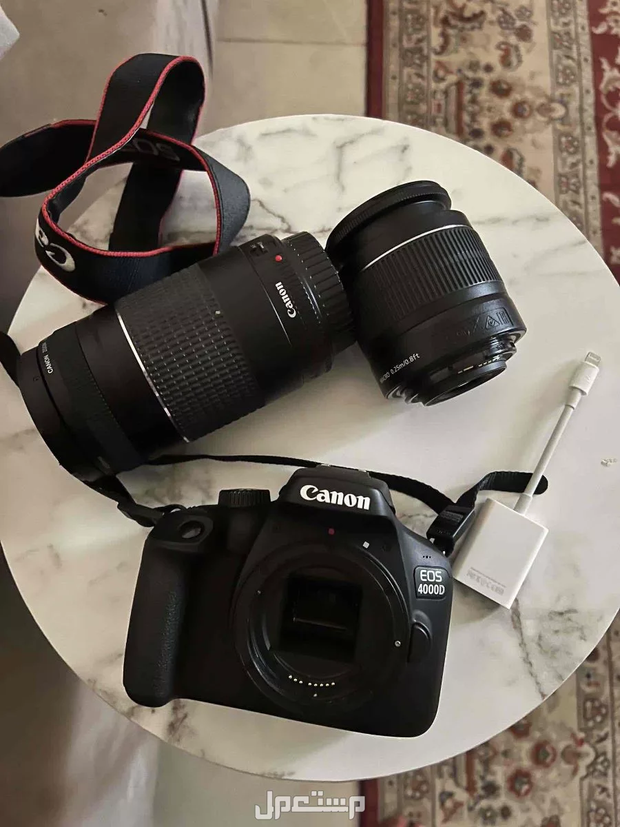 كاميرا كانون نوعEOS 40000D مع عدستين كبيره وصغيره وشنطتها