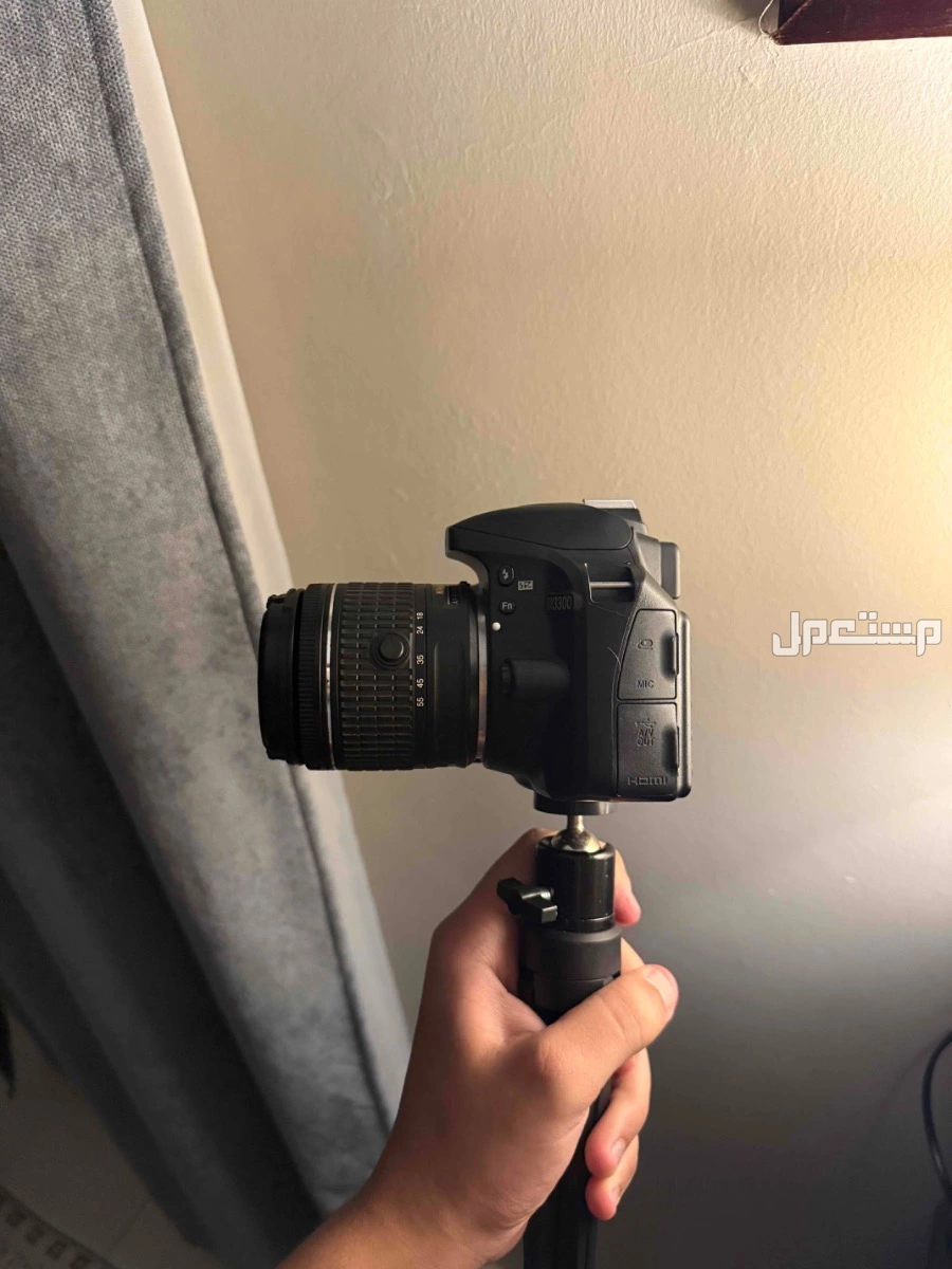 كاميرا نيكون نوع d3300 نظيفه وشبه جديده