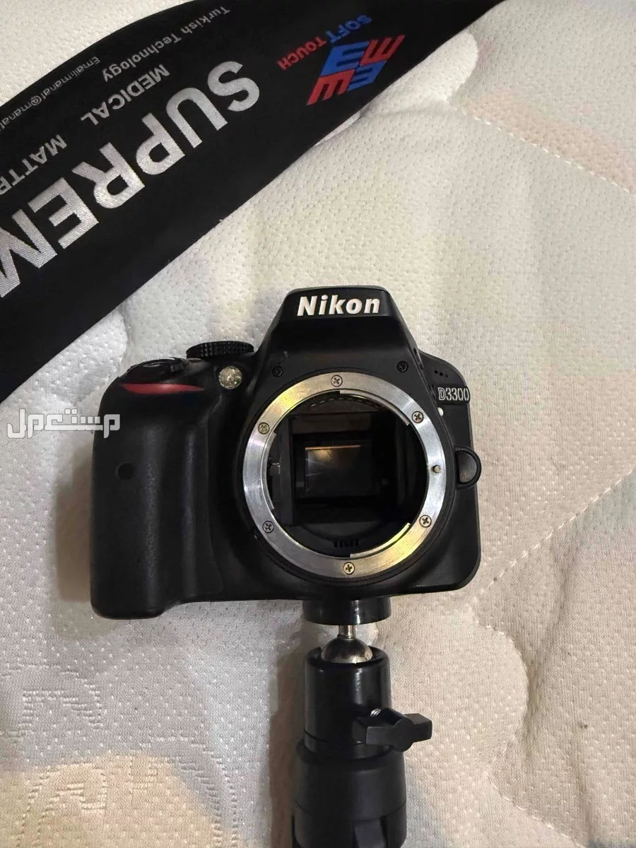 كاميرا نيكون نوع d3300 نظيفه وشبه جديده