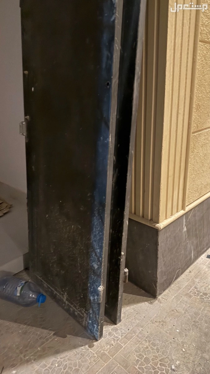 ثريات وابواب خارجيه حديد للبيع
