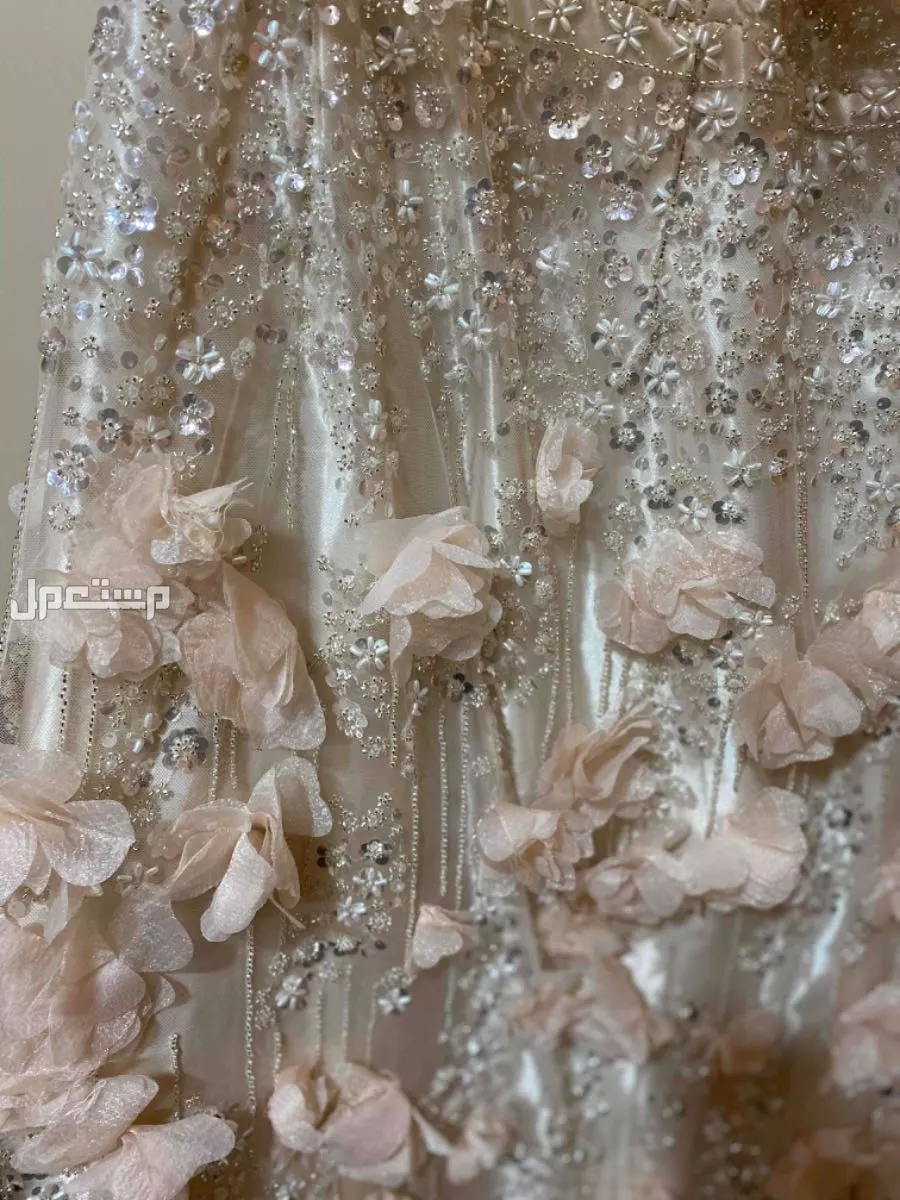 فستان لبس مرة واحدة بسعر 700 منطقة عسير