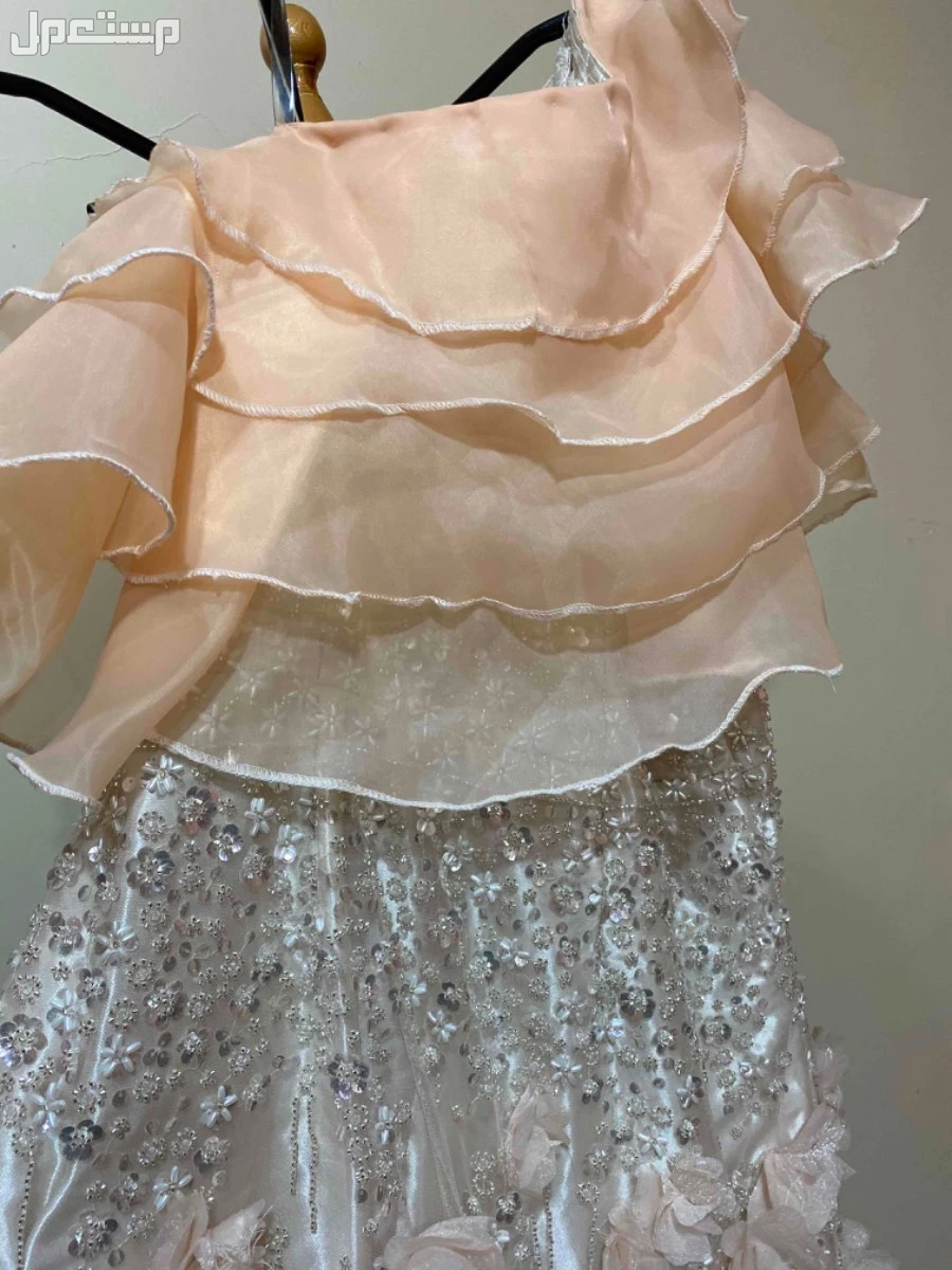 فستان لبس مرة واحدة بسعر 700 منطقة عسير