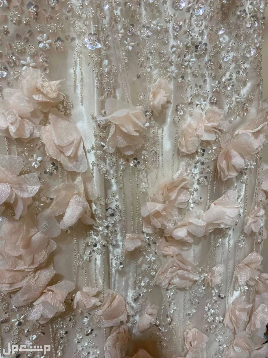 فستان لبس مرة واحدة بسعر 700 منطقة عسير