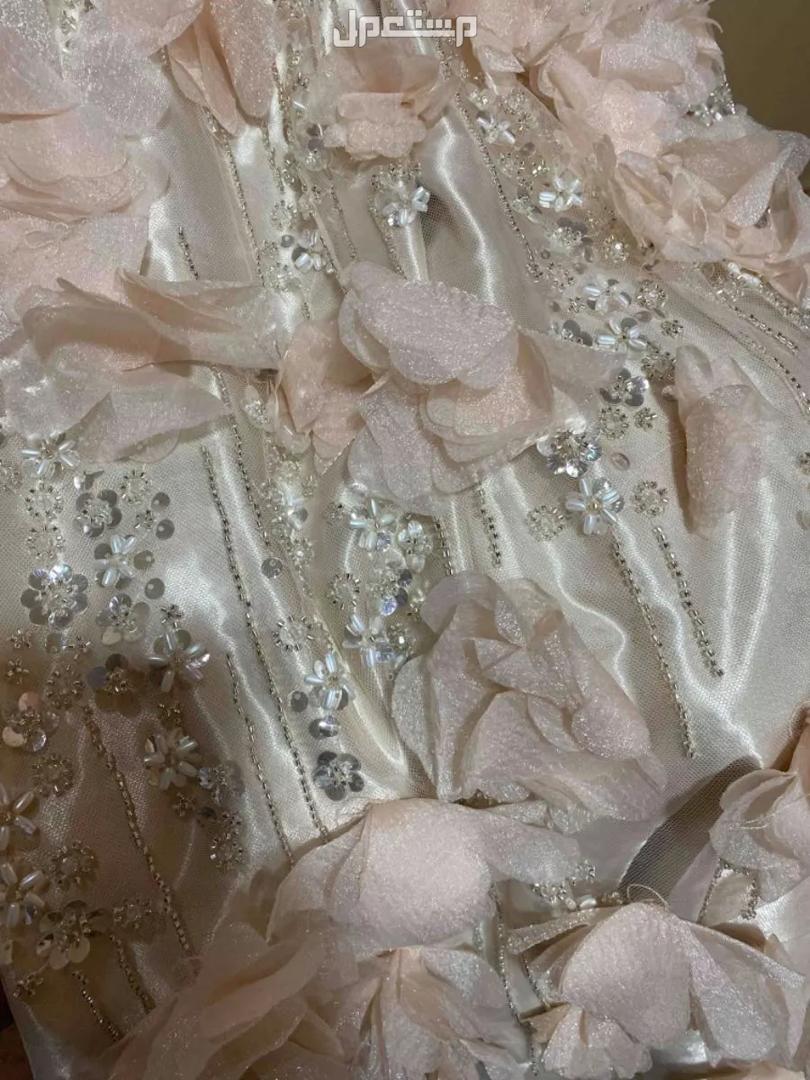 فستان لبس مرة واحدة بسعر 700 منطقة عسير