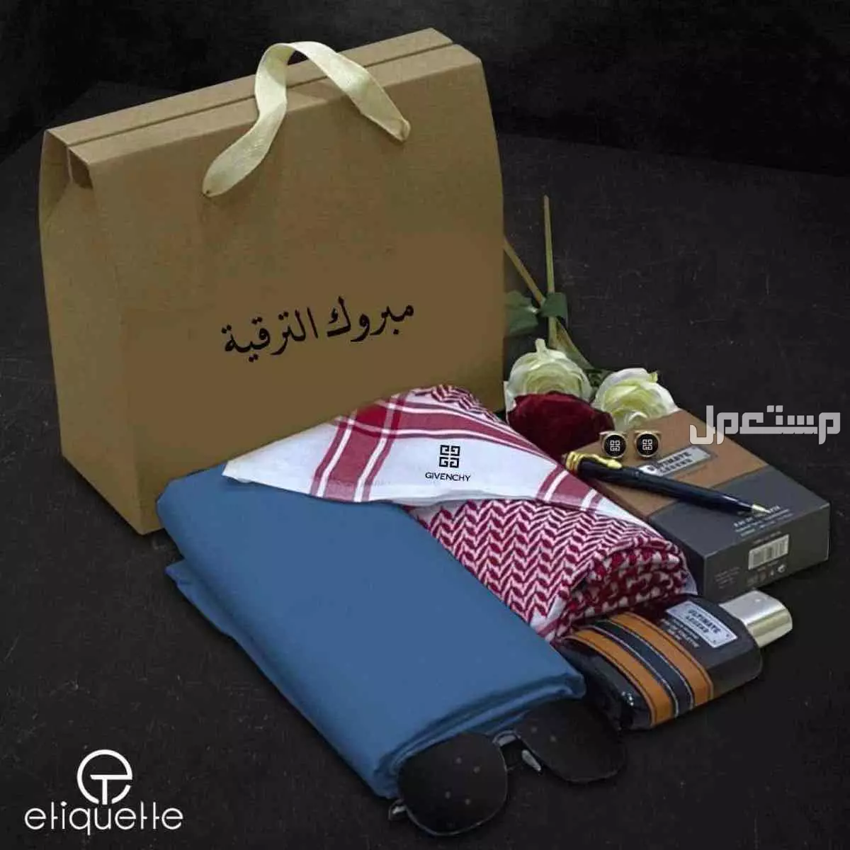 بوكس ماركة جيفنشي مكون 👇🏻 ✅قماش صيفي ماركة جيفنشي ثلاثه امتار وربع في مترين مع زراير ولوقو الماركه في الجيب والرقبه  ✅شماغ احمر  ماركة جيفنشي مقاسات 55،58،60  ✅عطر فخم ثبات وريحه ✅كبك
