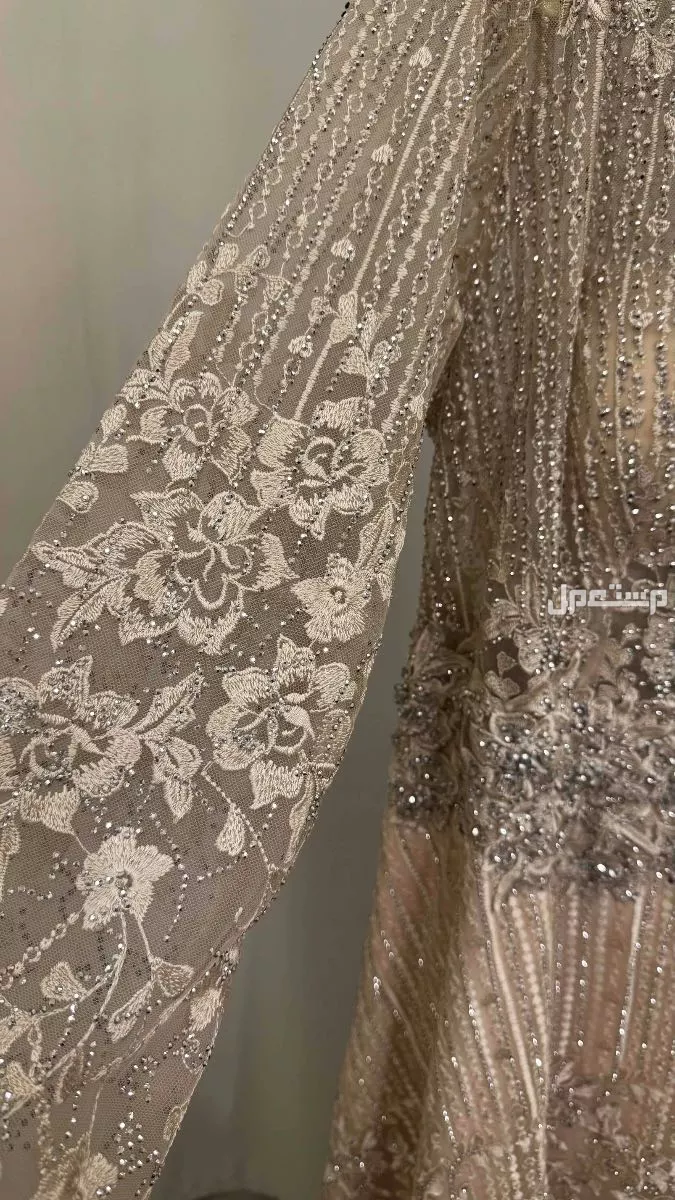 📢 للبيع: 3 فساتين سهرة بحالة ممتازة
