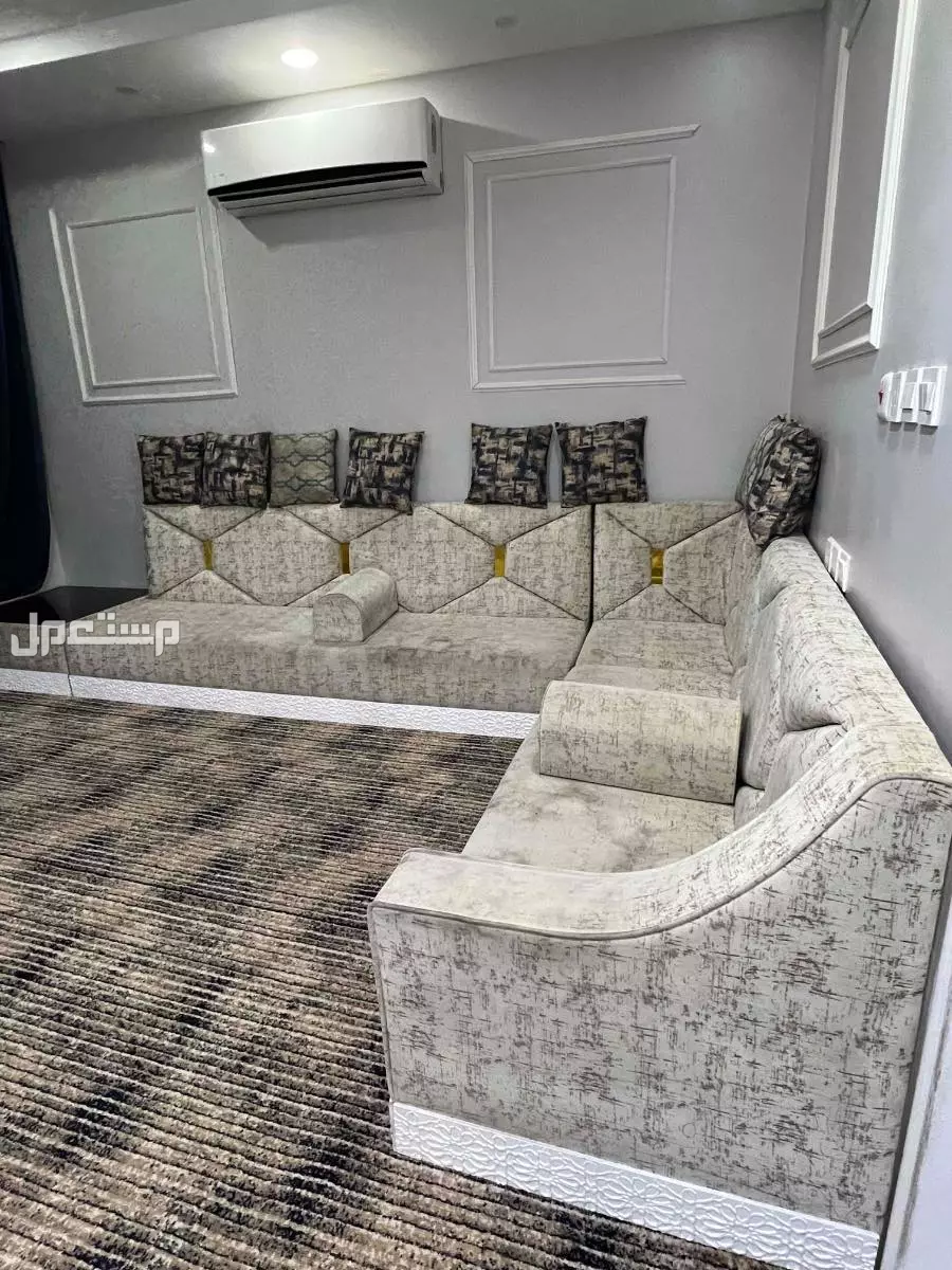 كنب حرف ال مع طاوله بنفس التصميم البيع سمح ومستعجل  في جدة بسعر 250 ريال سعودي