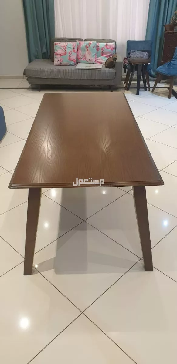 طالولة طعام مقاسها ممتاز  في جدة بسعر 200 ريال سعودي بحاله ممتازة لونها بني (خشبي) تتسع ل6 الى 8 أشخاص