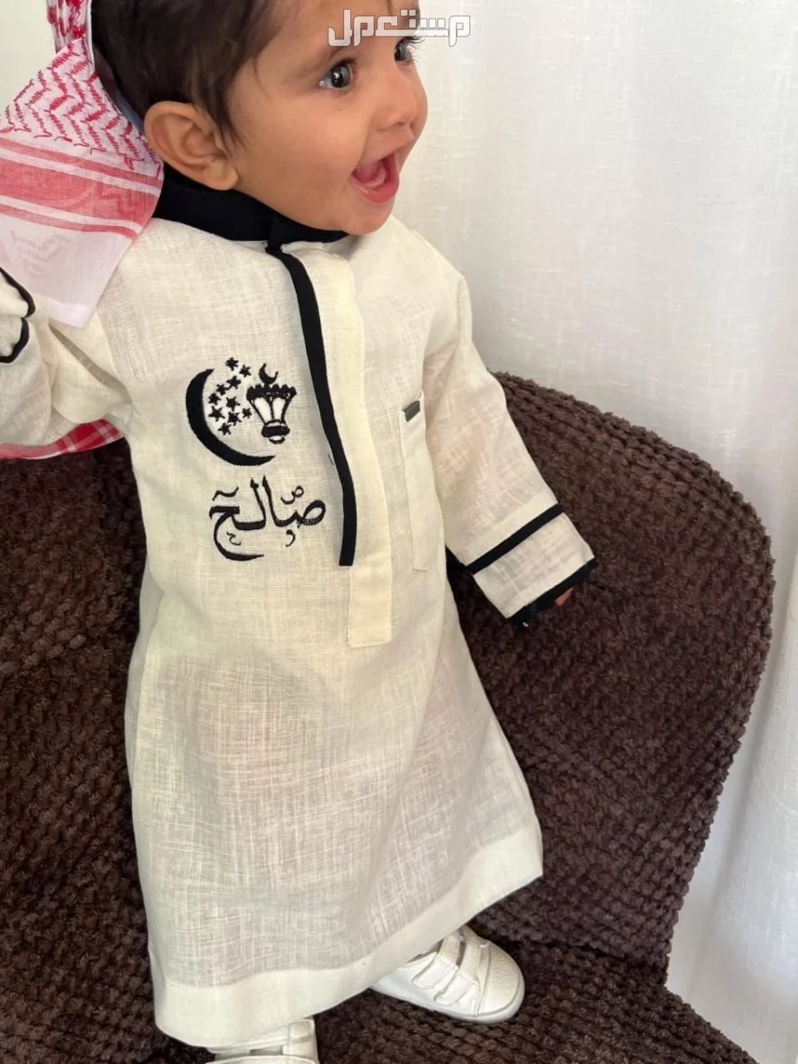 ◻️جديدنااا ..      ثوب اطفال رمضاني🌜.      ▪️ثوب اطفال بالاسم. ▪️قماش لينن سكري. ▪️تطريز الاسم حسب الطلب🪡 ▪️المقاسات:    3 اشهر الى 10 سنه.    ♦️ملاحضه يتم اضافه
