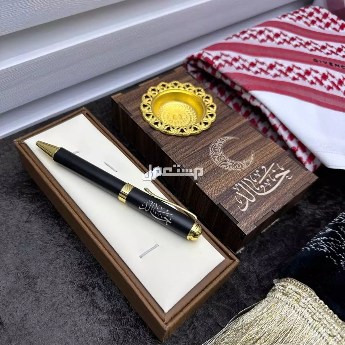 *💫🎁هدية رجالية تفوق الخيال من فخامتها وجودتها مكونه من*  سجادة رجالية مبطن صناعة تركية خامة أصلية  بضمان  ‏*💫شماغ جيفينشي كلاسيك عالي الجودة بضمان مقاسات55/58/60*  *💫مصحف رجالي مع نحت