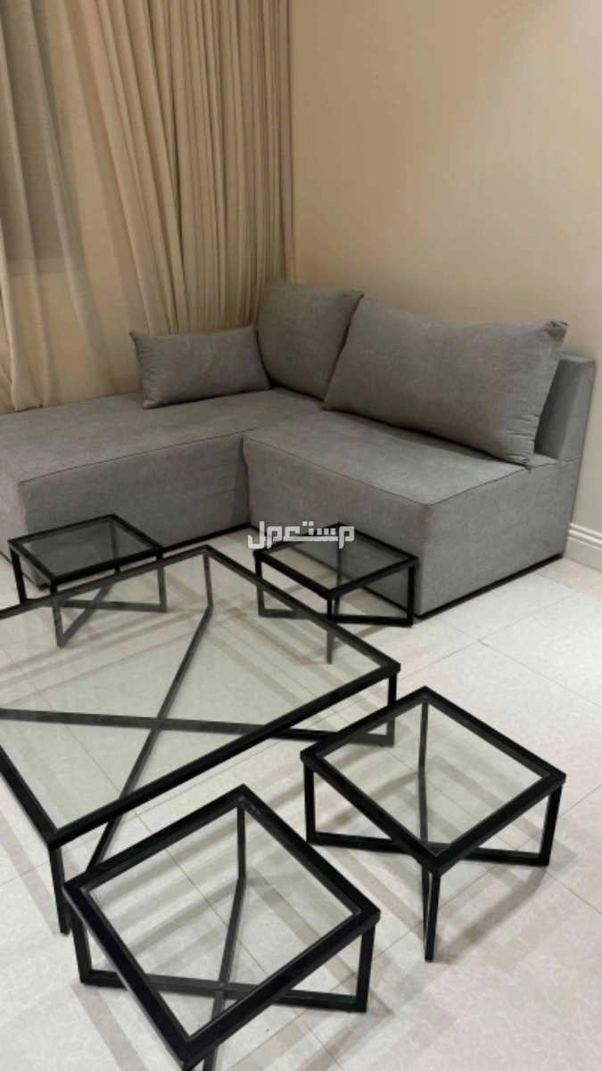 الرباض بسعر 700  قابل للتفاوض كنب زاويه استخدام نظيف  طاولات جديده