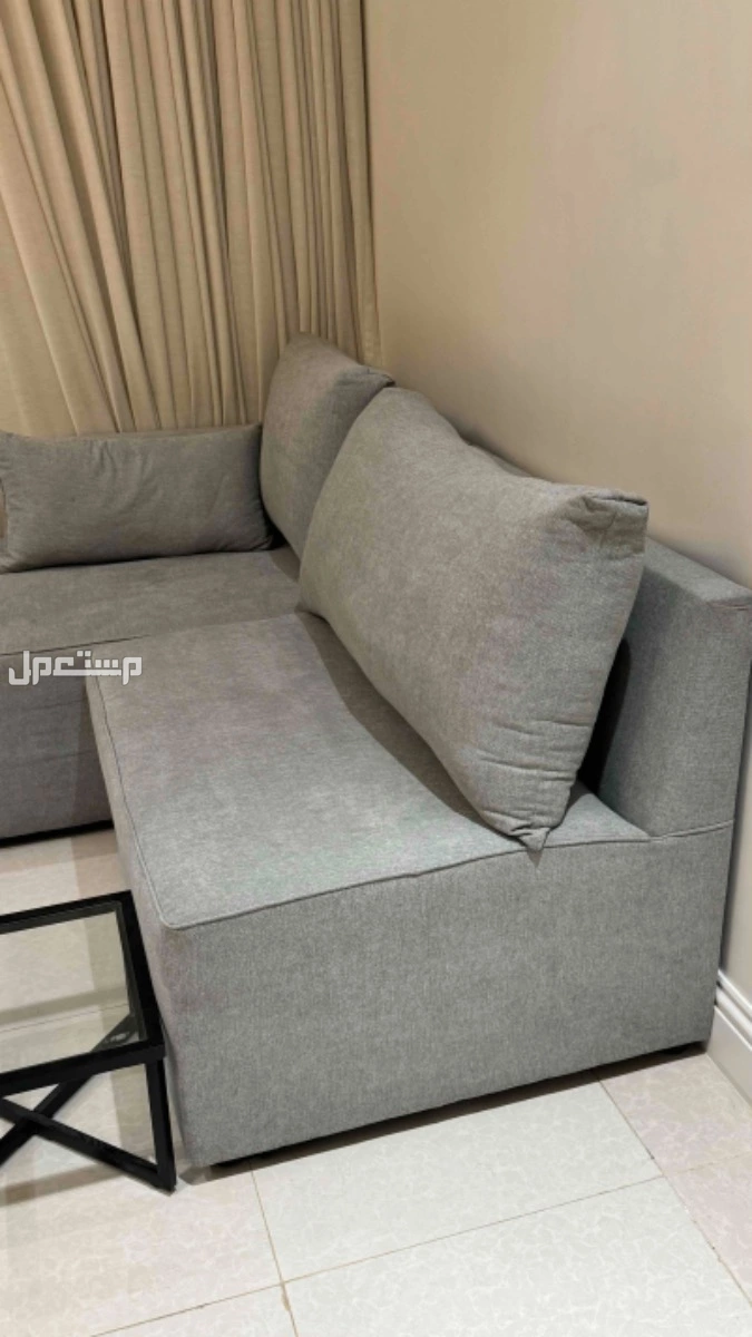 الرباض بسعر 700  قابل للتفاوض كنب زاويه استخدام نظيف  طاولات جديده