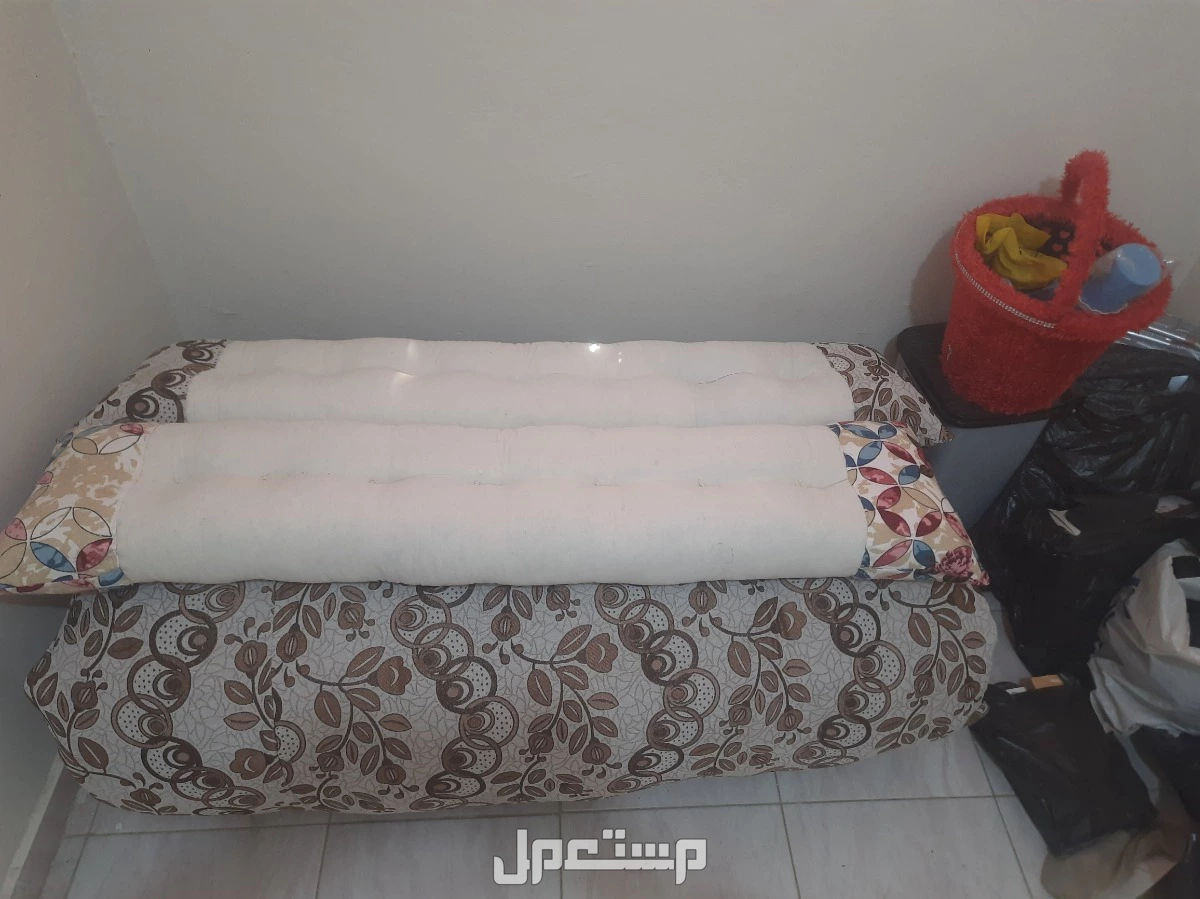 بيع سرير مستعمل ومرتبة ومخدتين جدد في شبرا الخيمة ام بيومي