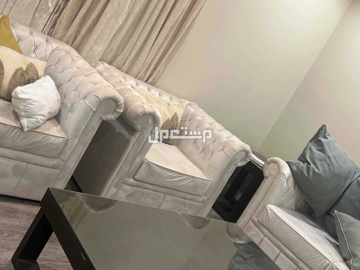 كنب وطاولات بسعر 1300 في الدمام بسعر 1300 ريال سعودي