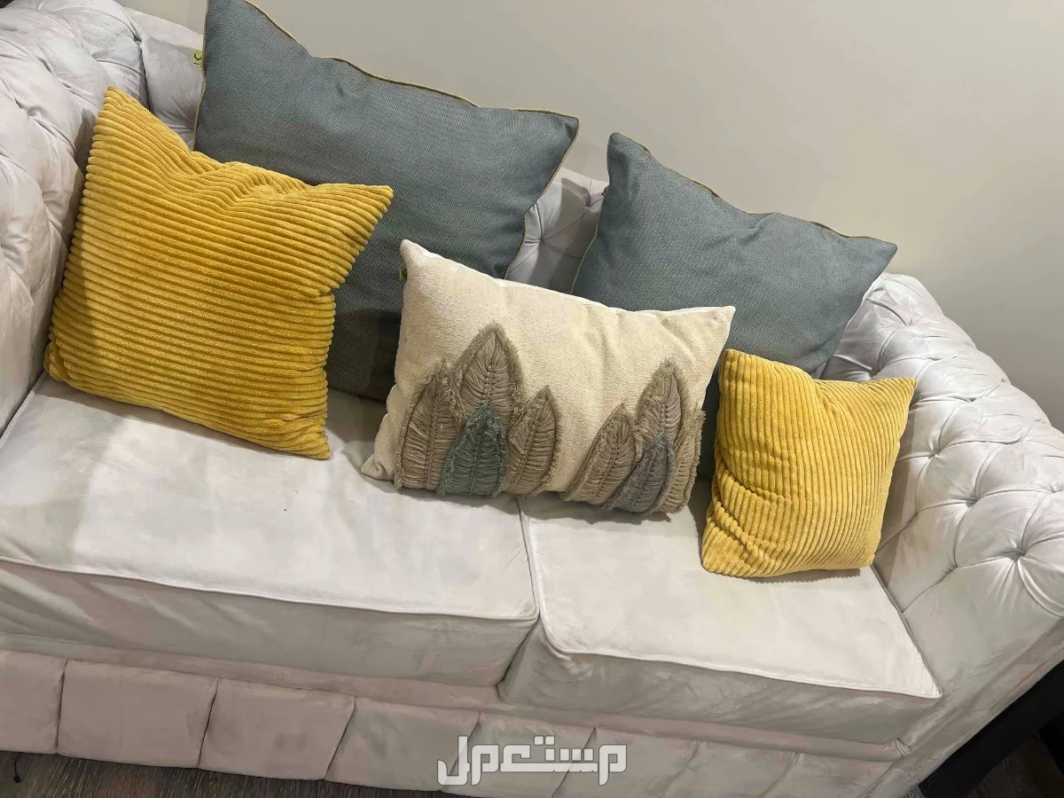 كنب وطاولات بسعر 1300 في الدمام بسعر 1300 ريال سعودي