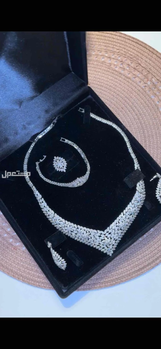 فستان لوك فرنسي للبيع في الدمام