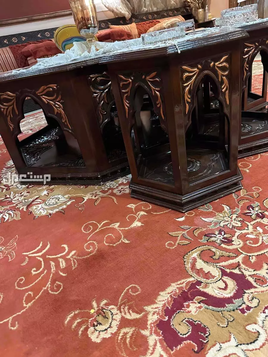 طاولات للبيع  بسعر 600 ريال سعودي