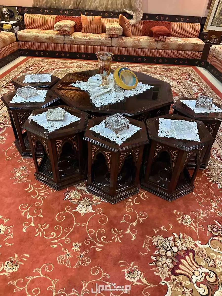 طاولات للبيع  بسعر 600 ريال سعودي
