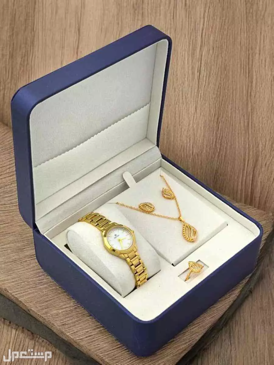 طقم نسائي روز لاين 💍💎✨ * ساعه روز لاين سل استيل ⌚️💖✨ * سلسال زركون راقي 💎✨💖 * حلق زركون راقي 💎✨💖 * خاتم زركون راقي 💍💎✨ * علبه طقم راقيه 🎁💖✨ * سواره زركون وخاتم 💎💍ضمان سنه