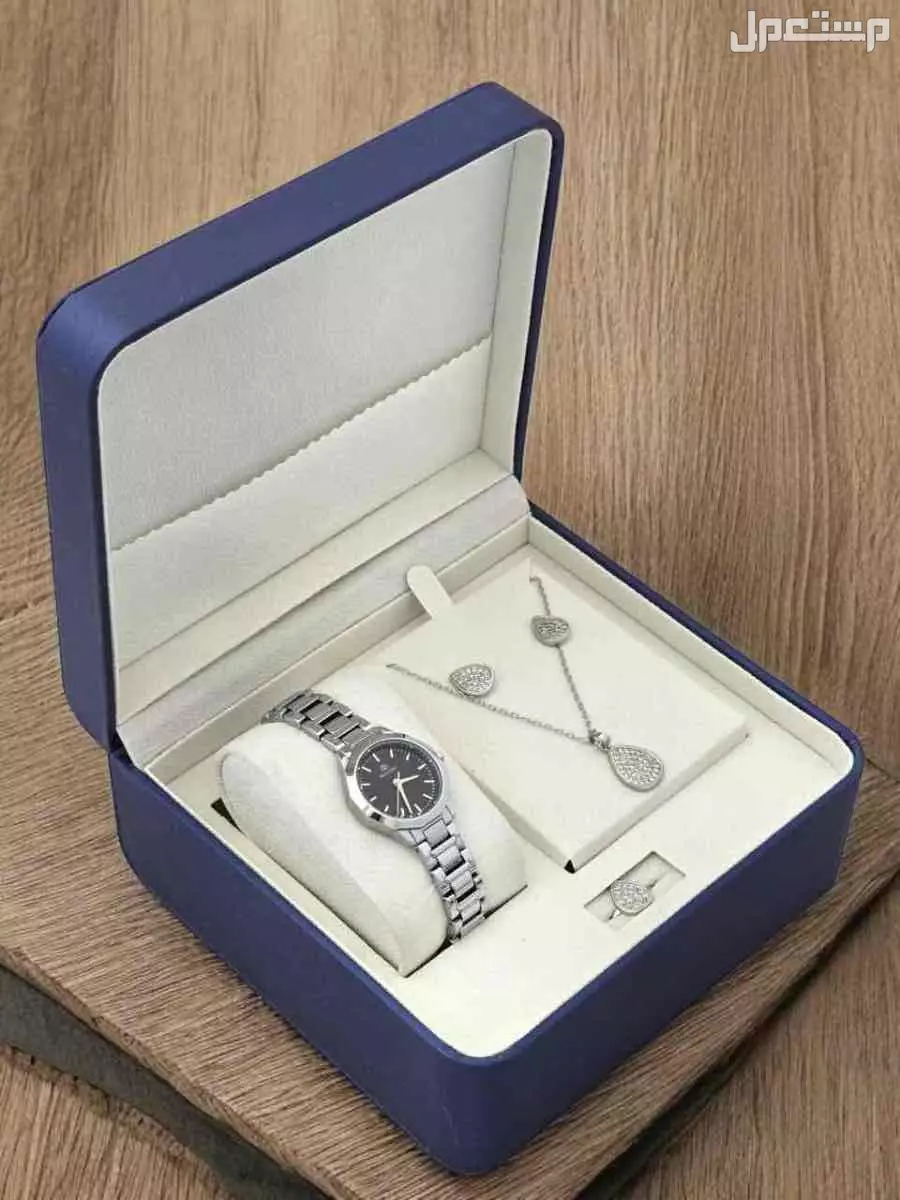 طقم نسائي روز لاين 💍💎✨ * ساعه روز لاين سل استيل ⌚️💖✨ * سلسال زركون راقي 💎✨💖 * حلق زركون راقي 💎✨💖 * خاتم زركون راقي 💍💎✨ * علبه طقم راقيه 🎁💖✨ * سواره زركون وخاتم 💎💍ضمان سنه