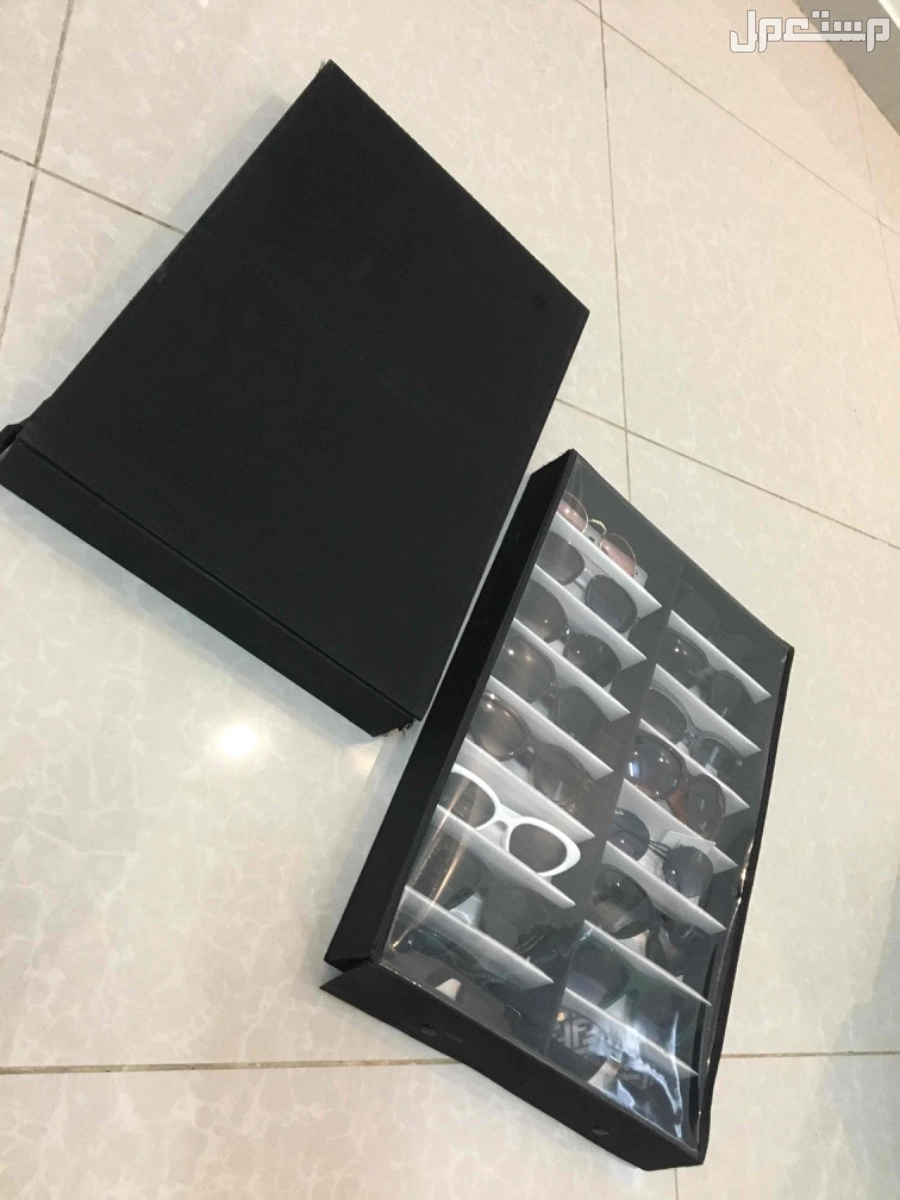 للبيع استاندات عرض نظارات مستخدمة  ، شكلين ، بسعر 30 ريال للحبة