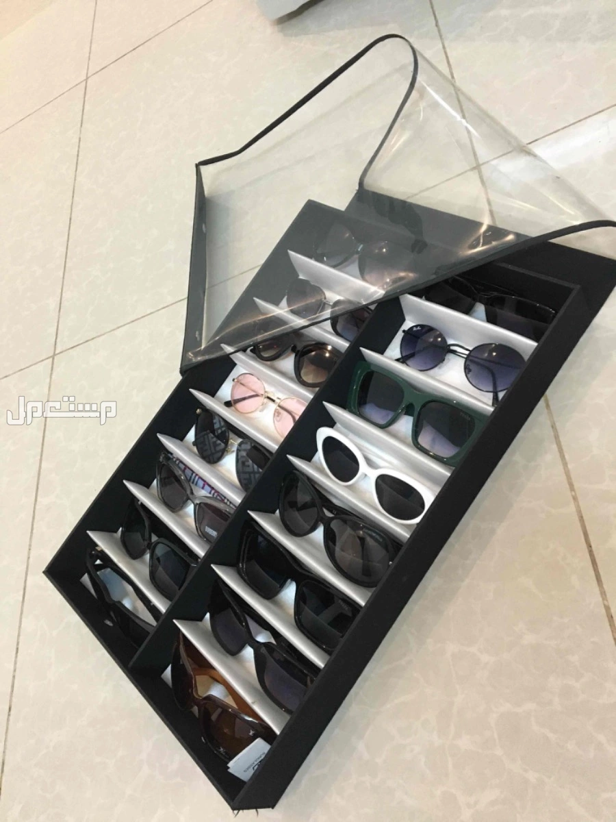 للبيع استاندات عرض نظارات مستخدمة  ، شكلين ، بسعر 30 ريال للحبة