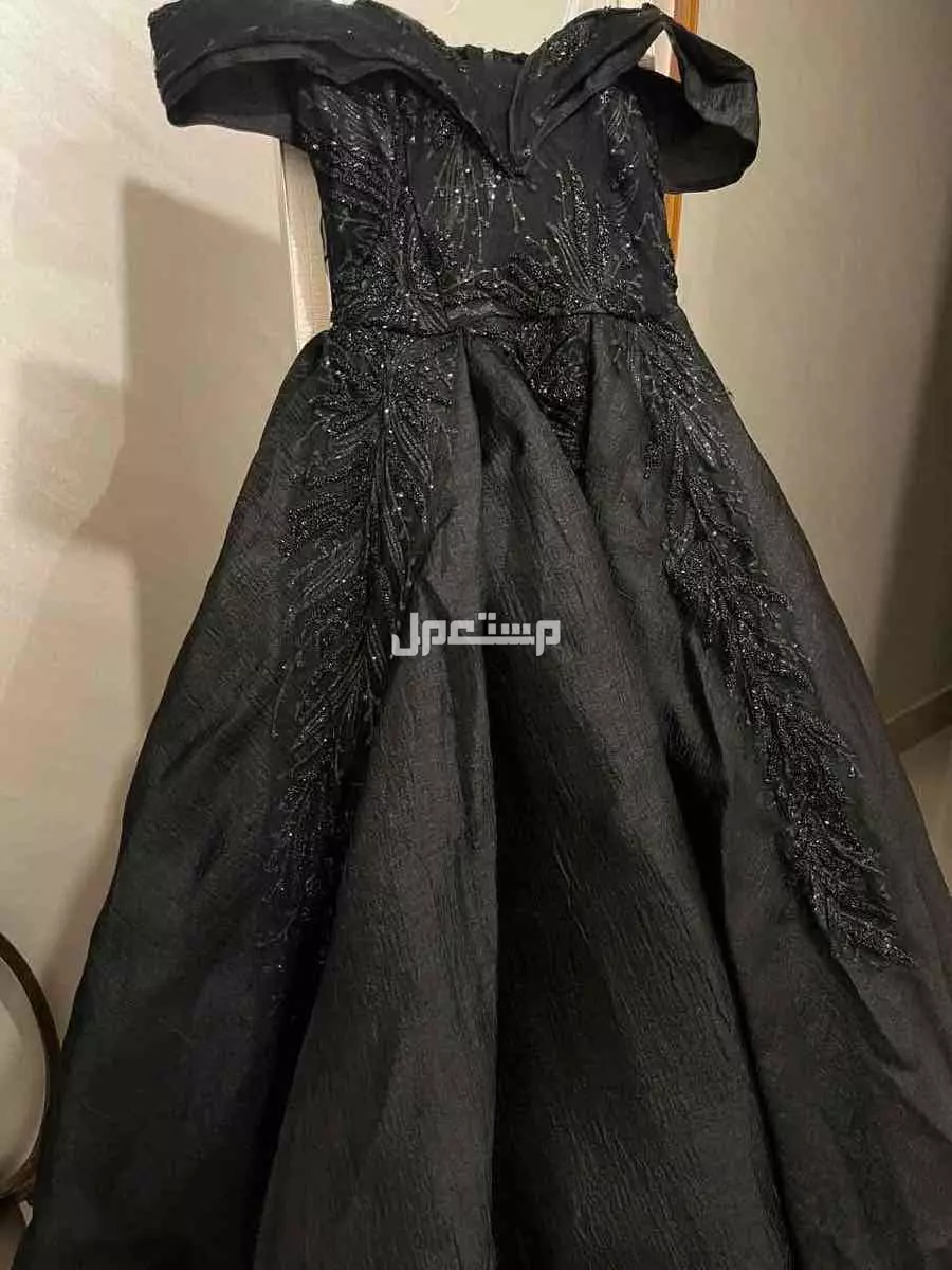 فستان اسود طويل فخم مشغول كامل  في جدة بسعر 200 ريال سعودي