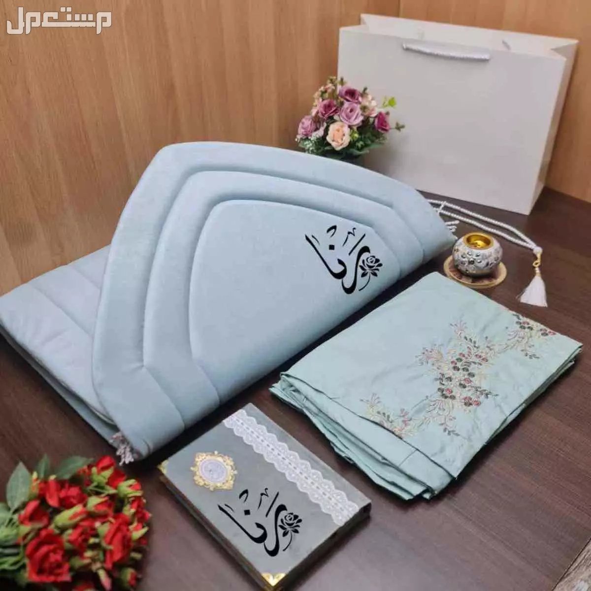 *«  عــ🎁ــروضنا مستمره»* طقم صلاه تنسيق مميز طباعة بالاسم حسب الطلب  #_مكونات العرض:- 1️⃣ شرشف مطرز خامه قطن ناعم جداً  2️⃣سجاد اسفنج 2 سم عالي الجوده 3️⃣مصحف مغلف مخمل  4️⃣ سبحه شكل لؤلؤ