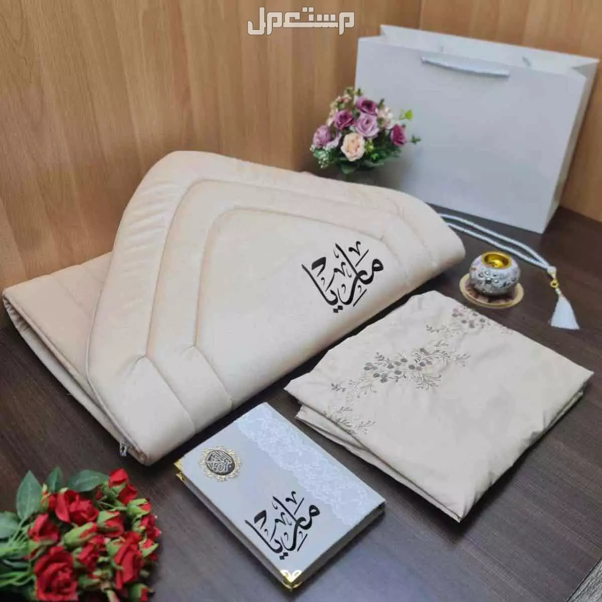 *«  عــ🎁ــروضنا مستمره»* طقم صلاه تنسيق مميز طباعة بالاسم حسب الطلب  #_مكونات العرض:- 1️⃣ شرشف مطرز خامه قطن ناعم جداً  2️⃣سجاد اسفنج 2 سم عالي الجوده 3️⃣مصحف مغلف مخمل  4️⃣ سبحه شكل لؤلؤ