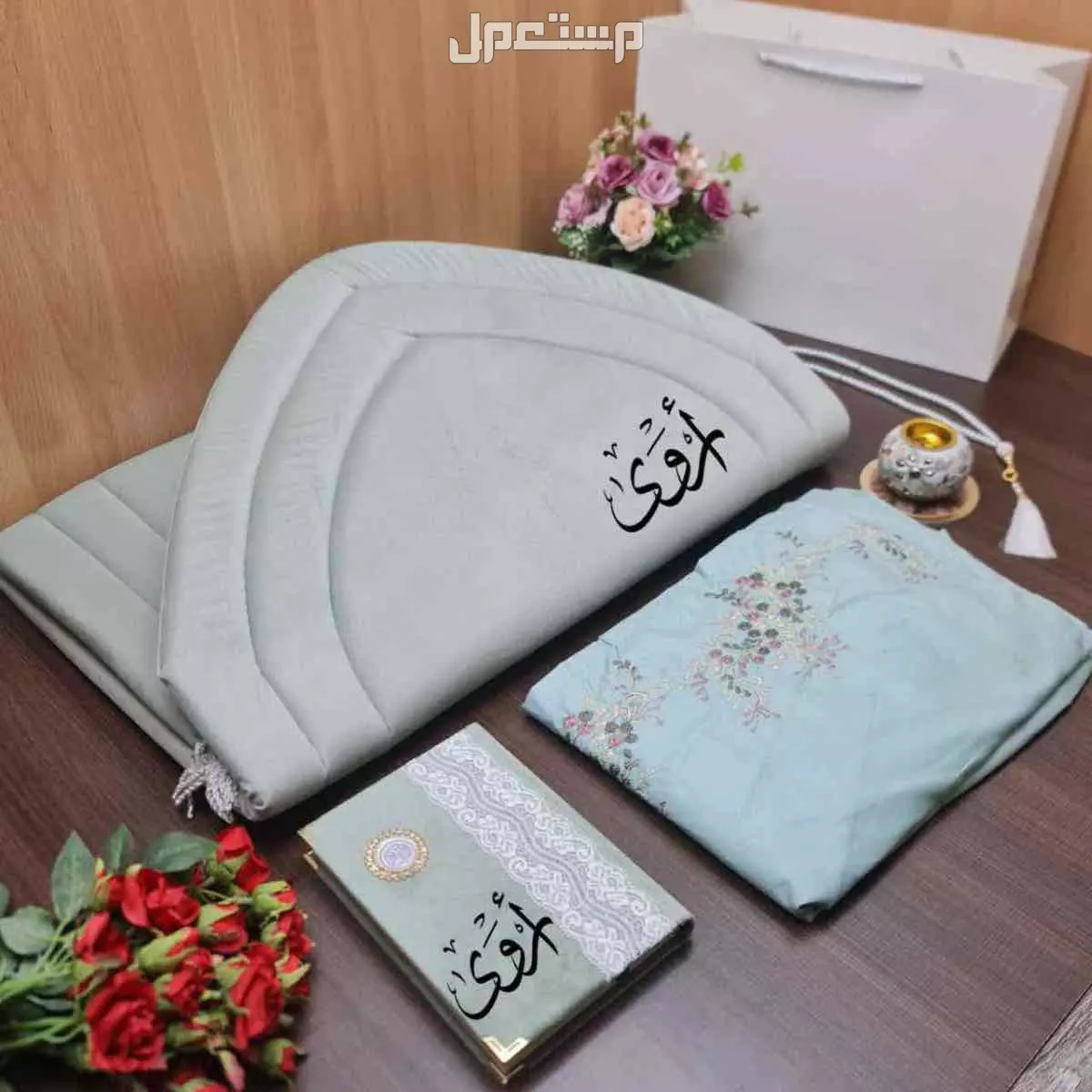 *«  عــ🎁ــروضنا مستمره»* طقم صلاه تنسيق مميز طباعة بالاسم حسب الطلب  #_مكونات العرض:- 1️⃣ شرشف مطرز خامه قطن ناعم جداً  2️⃣سجاد اسفنج 2 سم عالي الجوده 3️⃣مصحف مغلف مخمل  4️⃣ سبحه شكل لؤلؤ