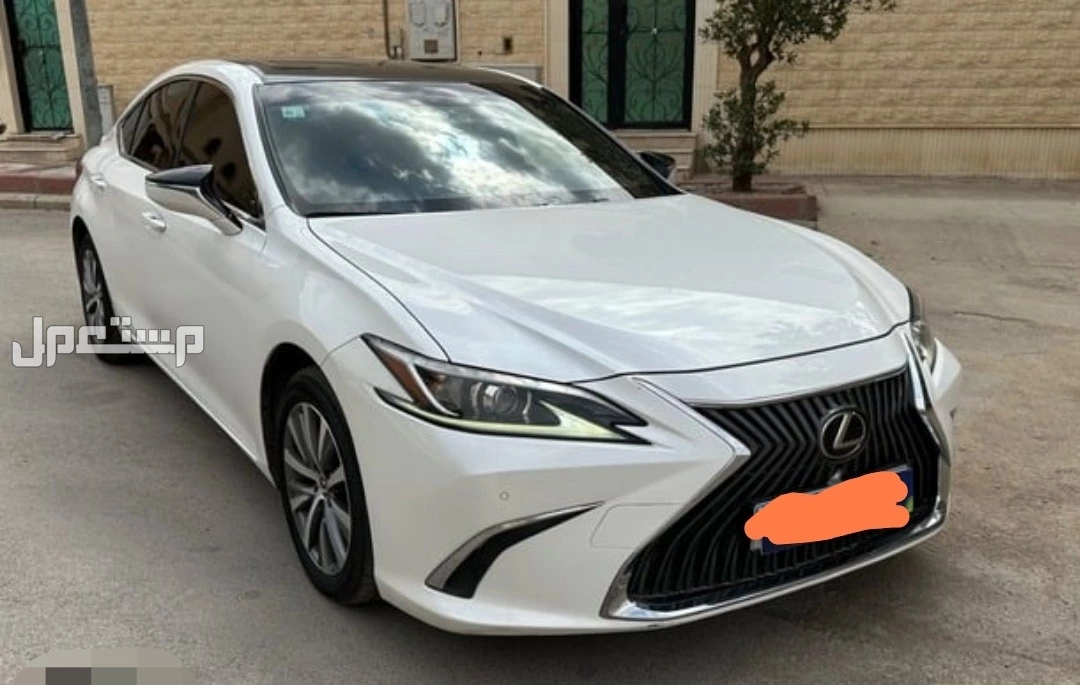 لكزس ES 2020 في الرياض بسعر 130 ألف ريال سعودي