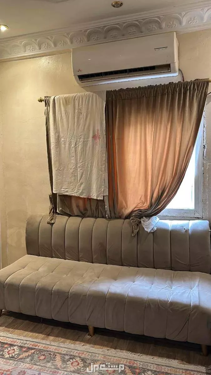 كنب L نظيف مافيه شي  بسعر 200 ريال