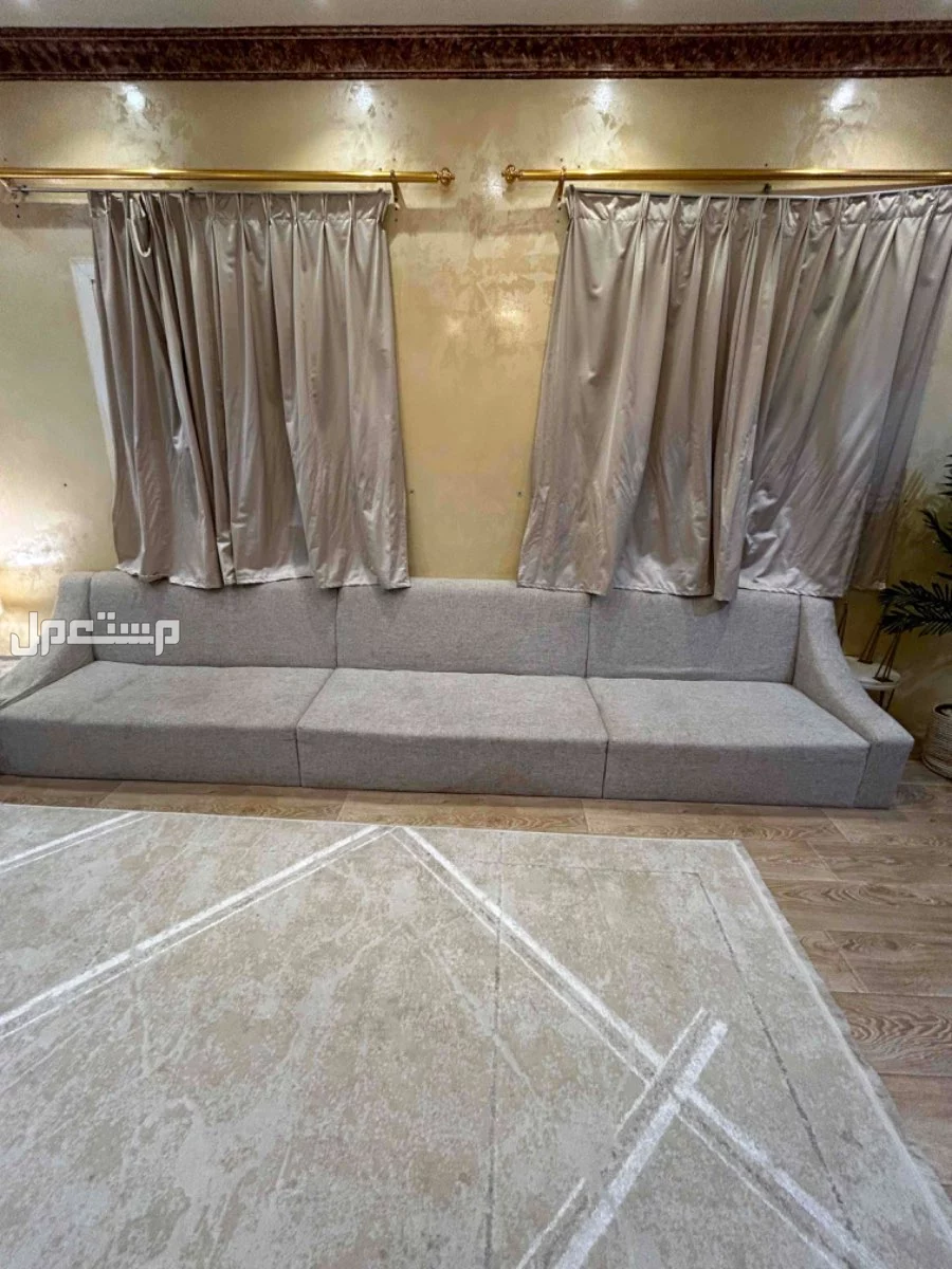 كنب و طاولات في خميس مشيط ب 400 قابله للتفاوض 3قطع
