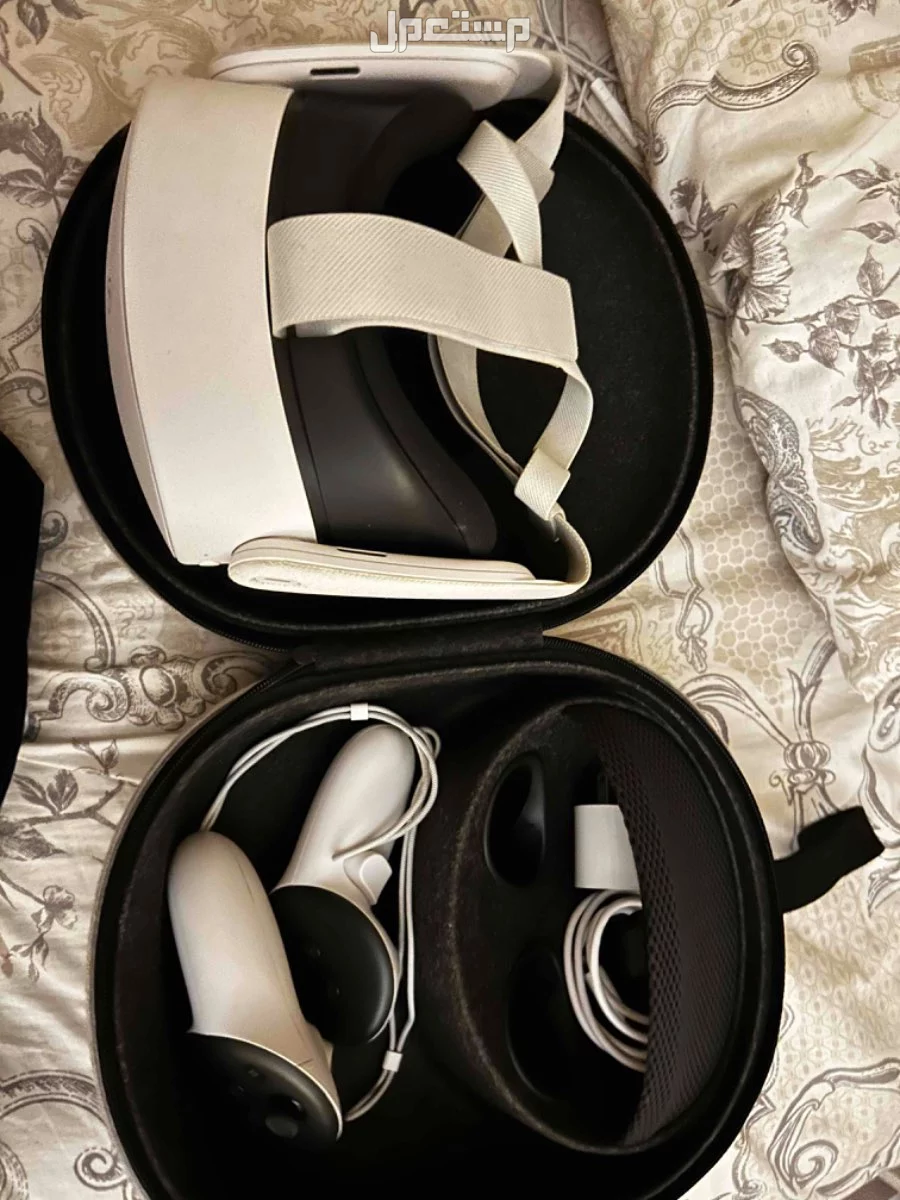 meta quest3s نظارة واقع افتراضي vr اخر اصدار مع لعبة باتمان بسعر 1200 ريال