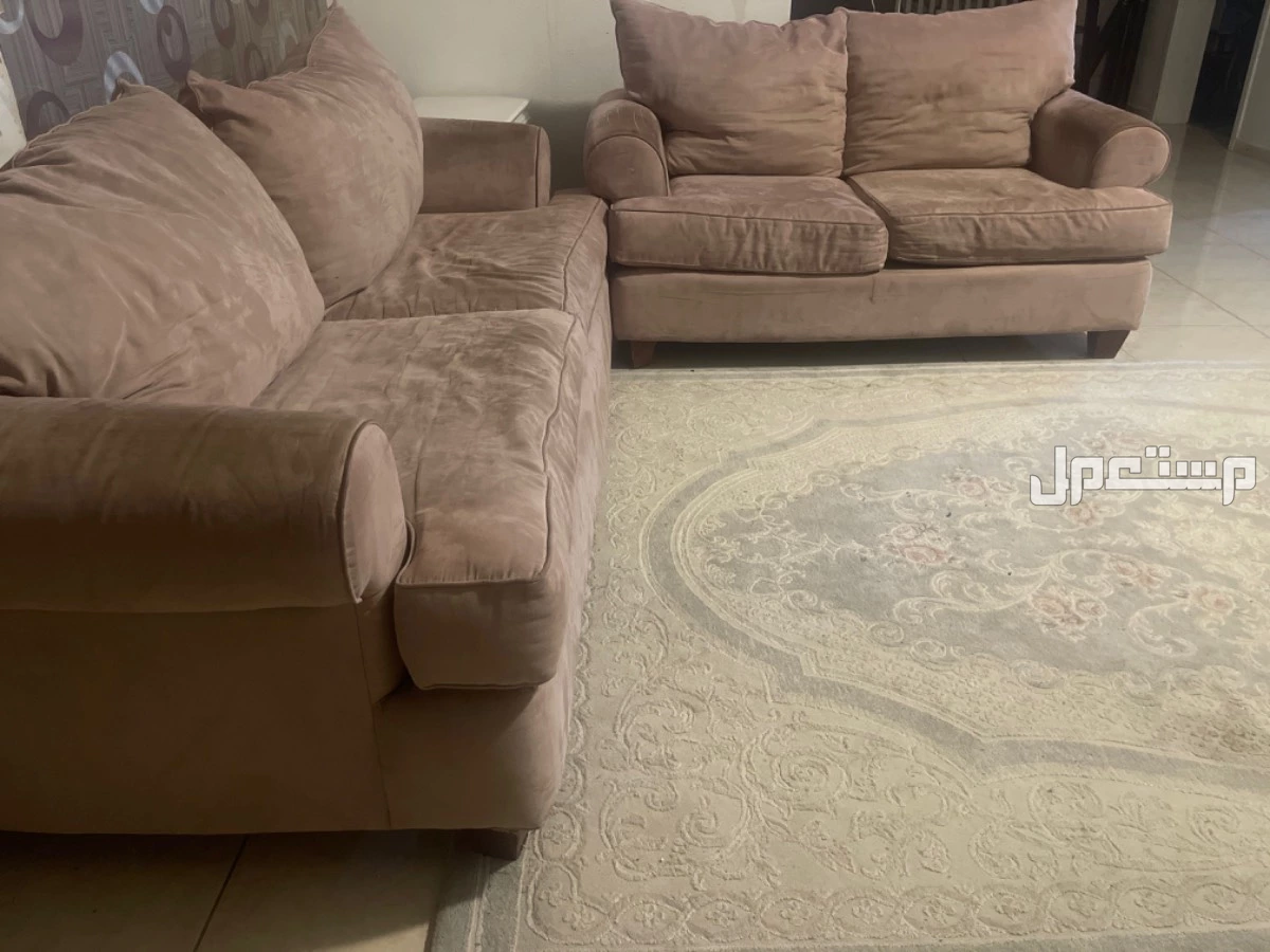 كنب لمن يحتاجه / بينبع الصناعية / فقط عليك تجيب السيارة وتاخذه... يحتاج تنظيف بدون مقابل / فقط جيب سيارة النقل(ينبع الصناعية) يحتاج تنظيف