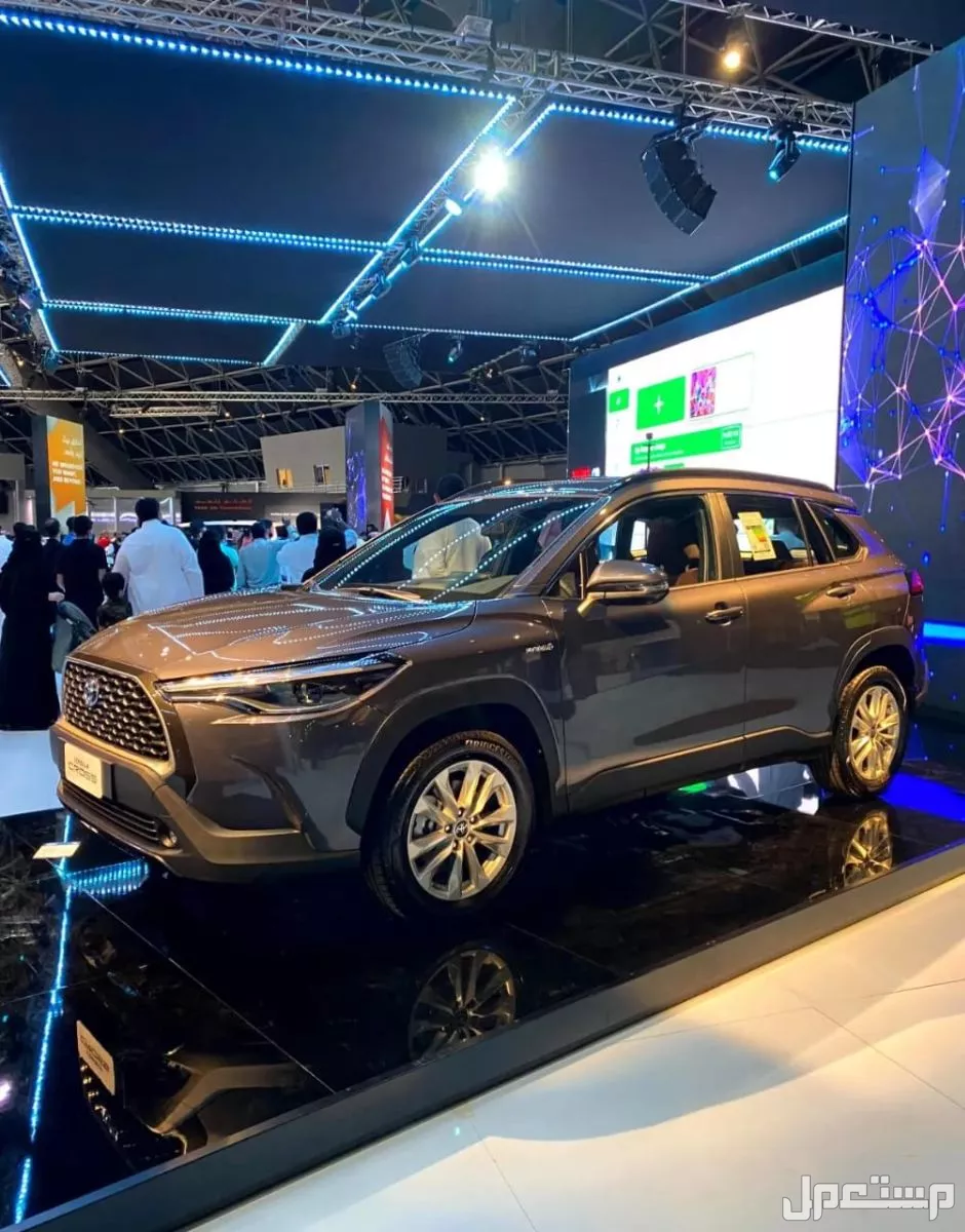 مقارنة بين تويوتا كورولا كروس هايبرد وراف 4 بالصور.. أيهما أرخص؟ صور 2025 Toyota Corolla Cross Hybrid