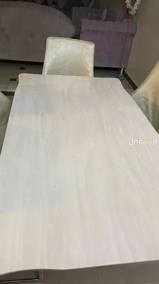 طاولة طعام بحاله جيده مع 6كراسي في الرياض