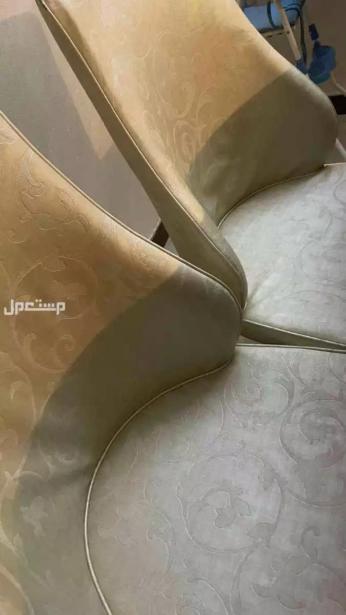 طاولة طعام بحاله جيده مع 6كراسي في الرياض