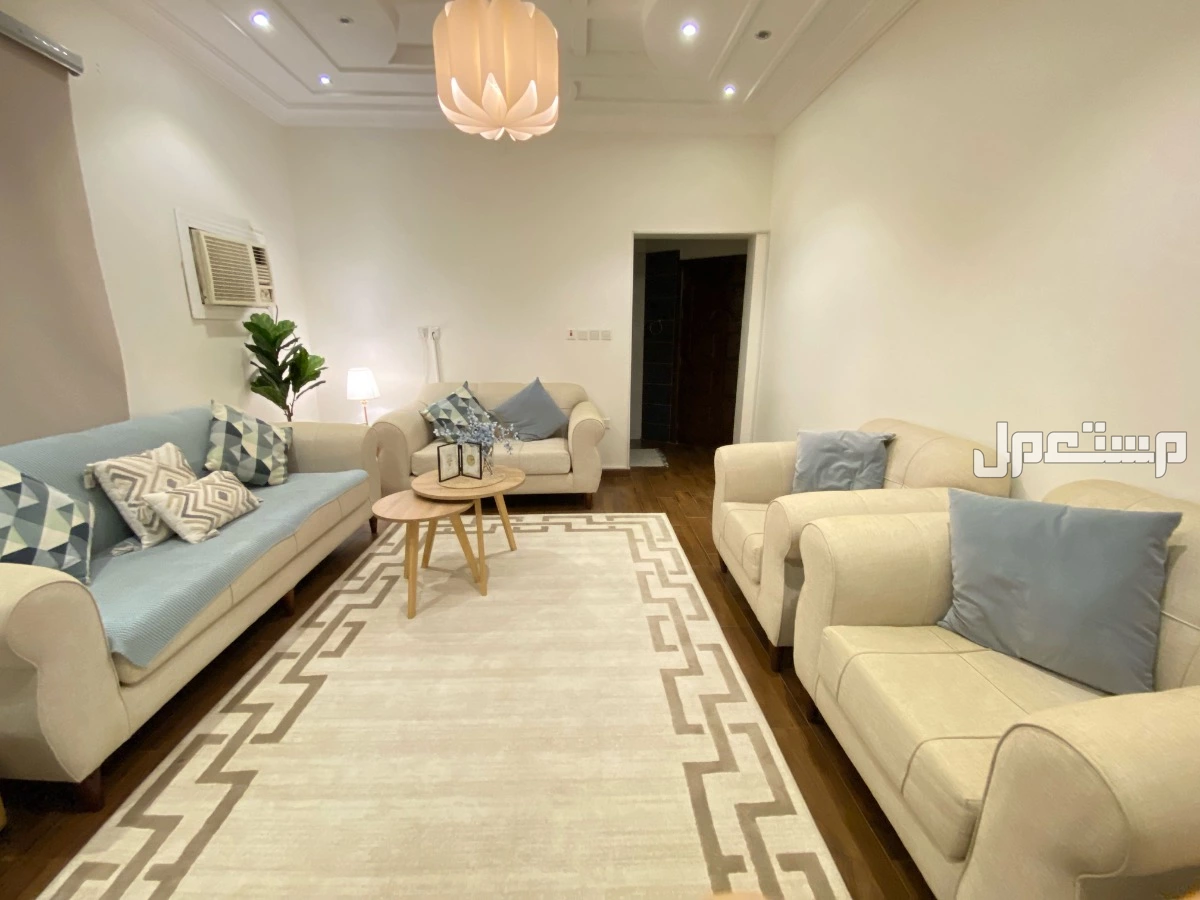 السجاد والكنب والطاولات والأبجورة 1500
