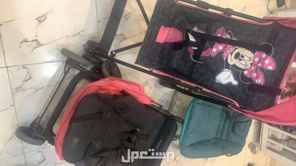 عربيتين اطفال وجلاسه للاطفال للبيع  في تبوك بسعر 100 ريال سعودي
