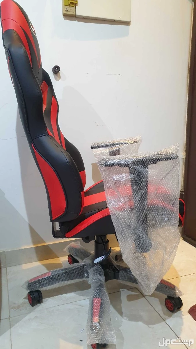gaming chair كرسي العاب لون أحمر و أسود متحرك ومريح